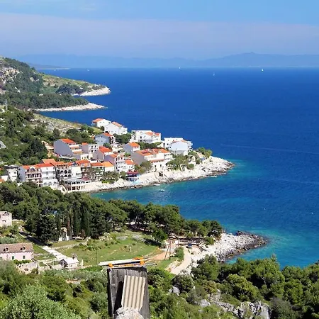 Milna 12244b * Hvar Town
