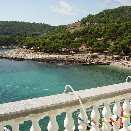 Milna 12244b * Hvar Town